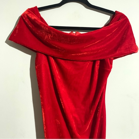 Gianni Bini Bell Off the Shoulder Red Velvet Body-con Midi Dress Size: L - Picture 5 of 9